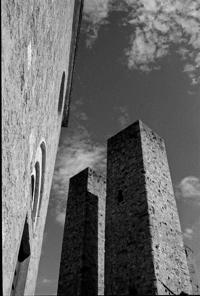 F39N26A__San Gimignano_TwinTowers_bearb